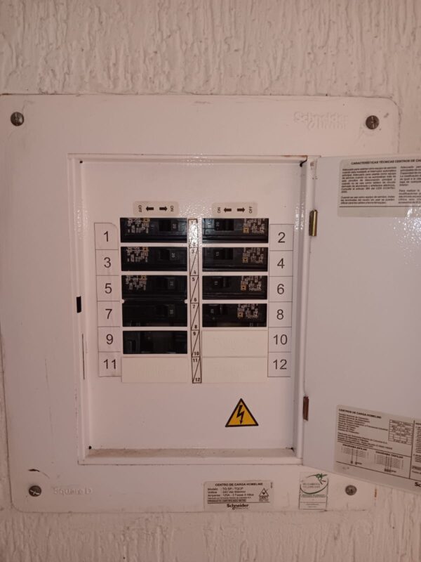 Breakers Termomagnéticos 40A – Protección Confiable para tu Sistema Eléctrico (copia)