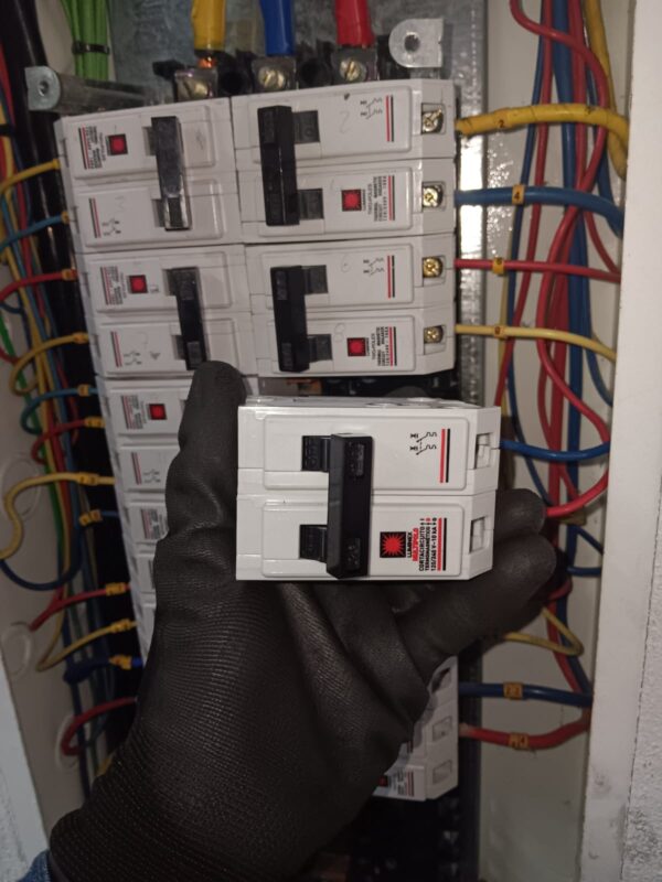 Breakers Termomagnéticos 40A – Protección Confiable para tu Sistema Eléctrico (copia)