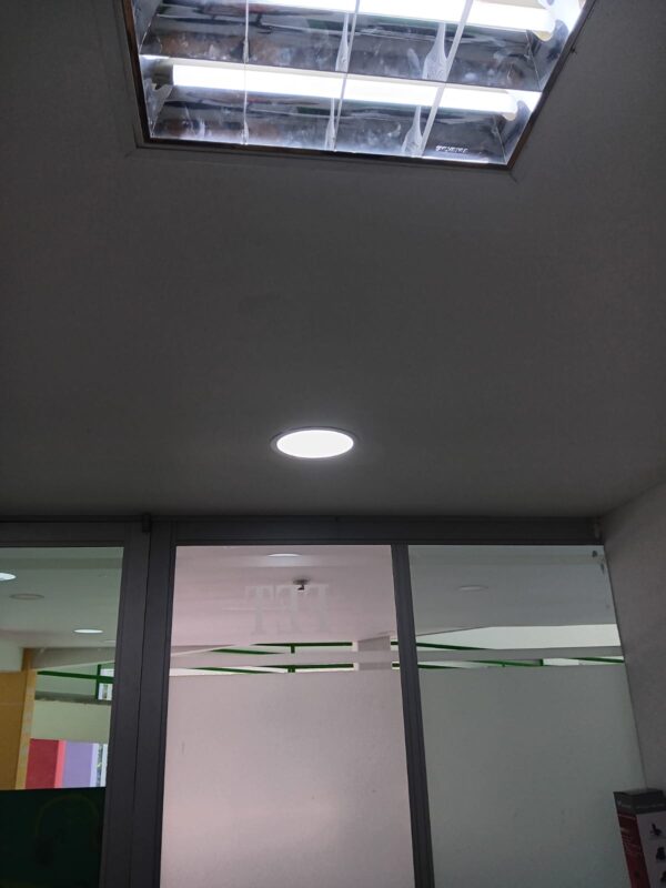 Lámpara LED Convencional 12W – Eficiencia y Durabilidad en tu Espacio