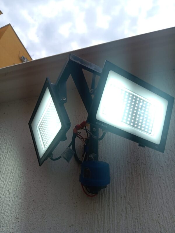 Reflector Convencional 200W – Potencia y Eficiencia para Grandes Espacios