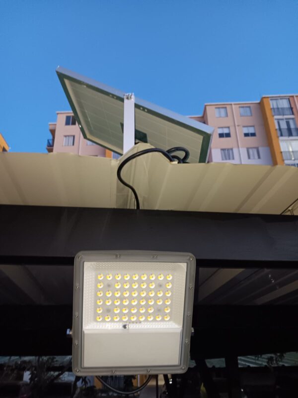 Reflector Solar LED 3000Lm – Iluminación Potente, Energía Limpia