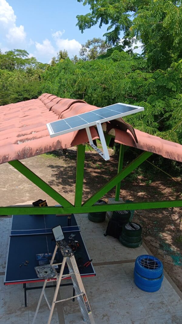 Reflector Solar LED 4700Lm – Iluminación Potente, Energía Limpia