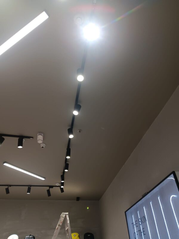 Lámpara LED Spot – Estilo y Eficiencia en Cada Rincón