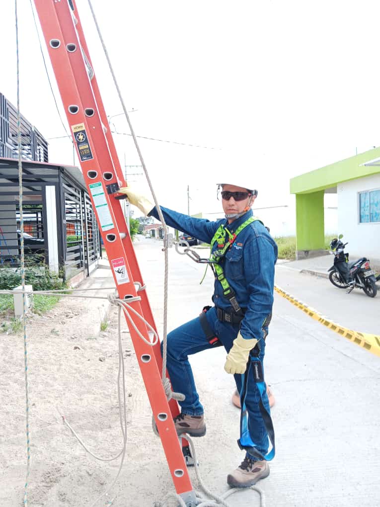 Personal competente y protegido, listo para servirte